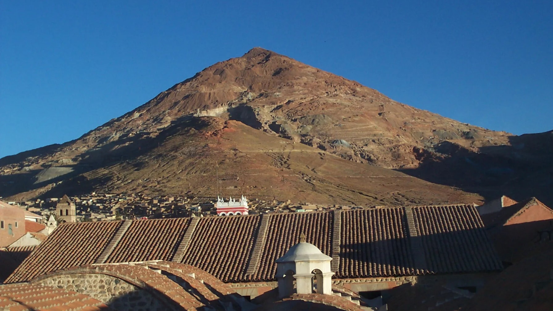 O que as fissuras do Cerro Rico revelam sobre séculos de mineração?