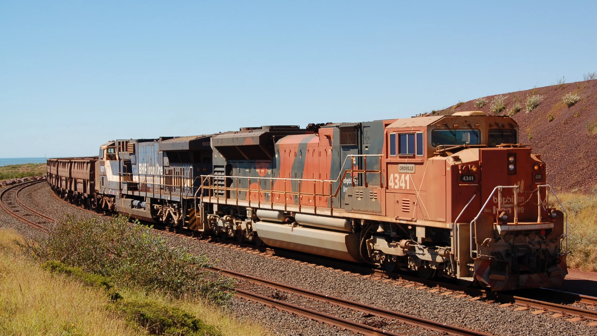 Um único maquinista controlou o trem de minério mais longo do mundo: eram 5.648 rodas e 7,35 quilômetros de extensão