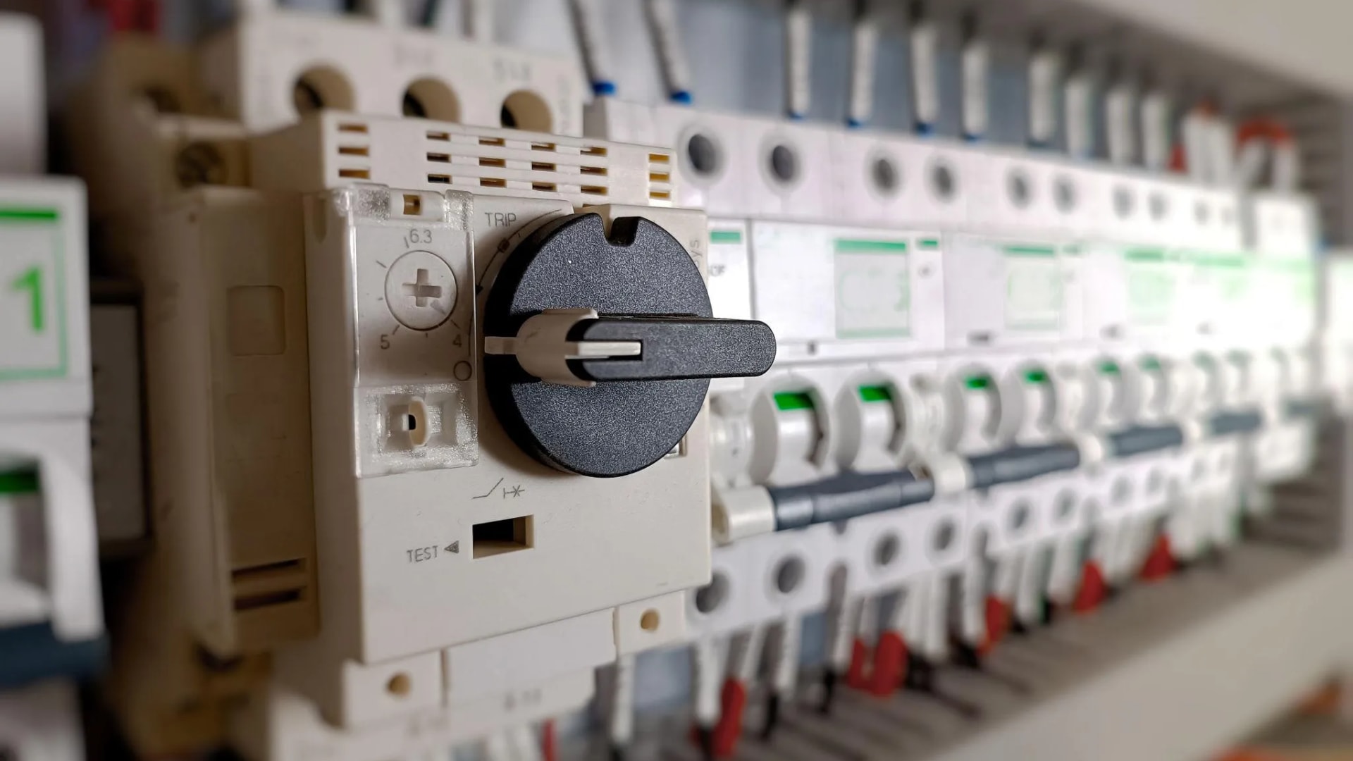 SEC muda regras para projetos elétricos e abre caminho para evitar a perda da conexão