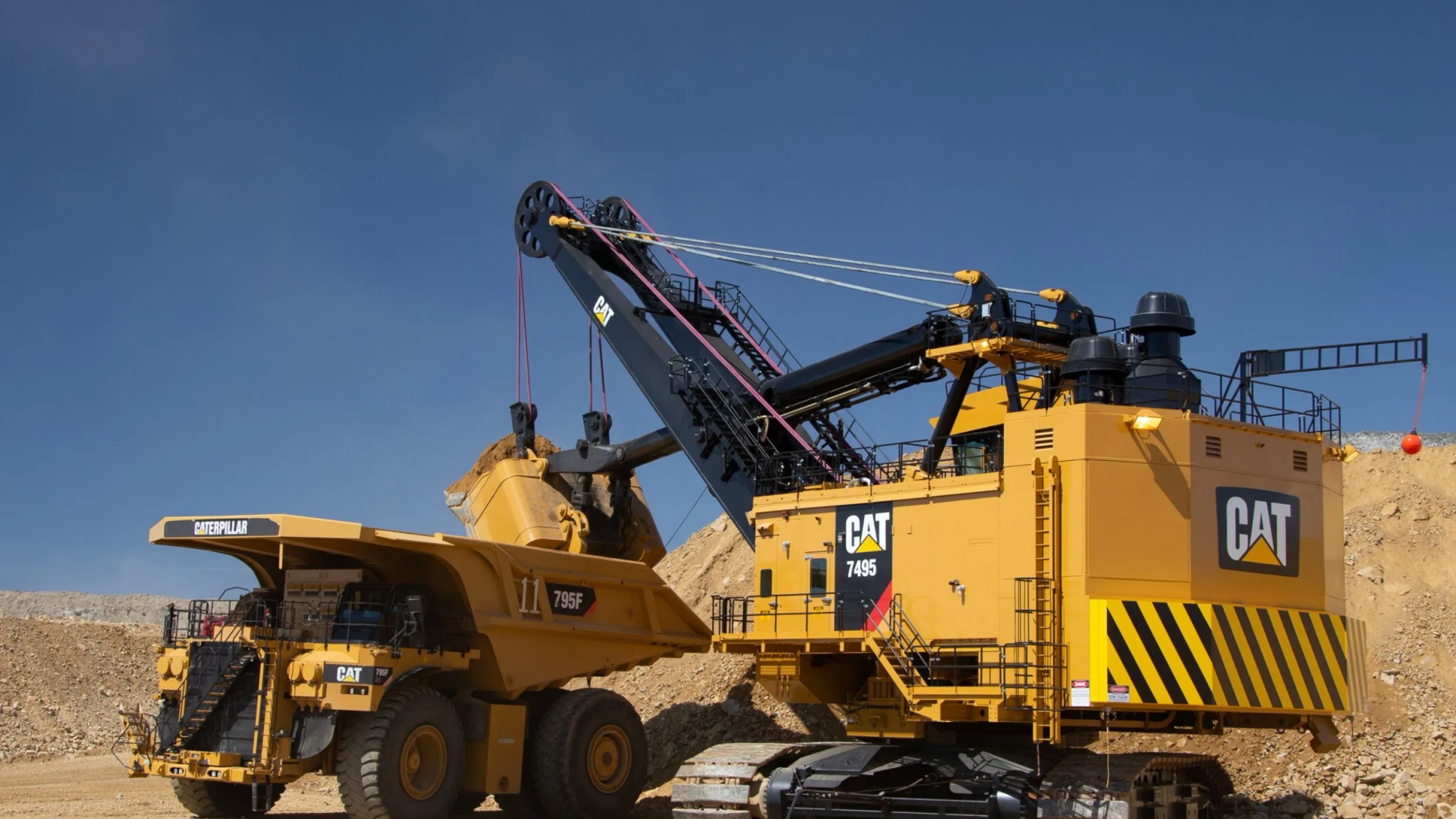 A gigantesca escavadeira de mineração que pesa 1.386 toneladas e pode erguer 109 toneladas de rocha de uma só vez