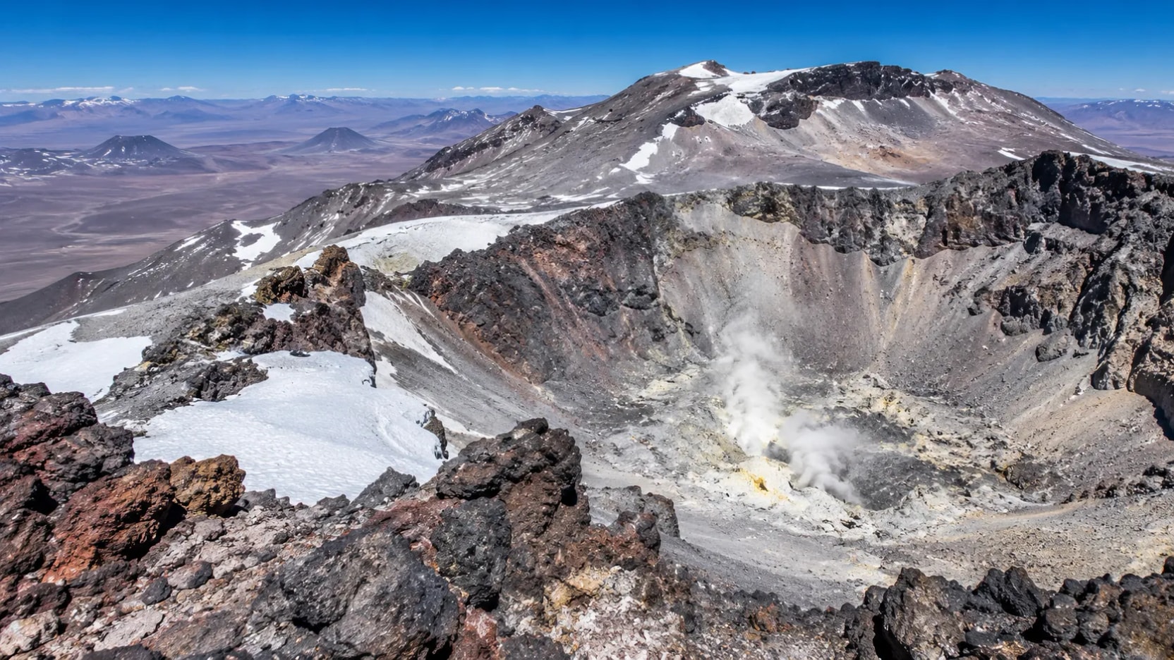 Por que Ojos del Salado é considerado ativo se não há uma erupção iminente?