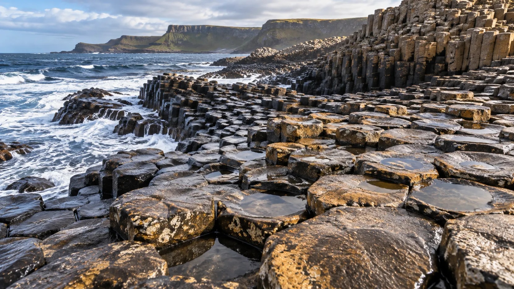 A rocha da Irlanda que parece feita à mão: como suas colunas se formaram?