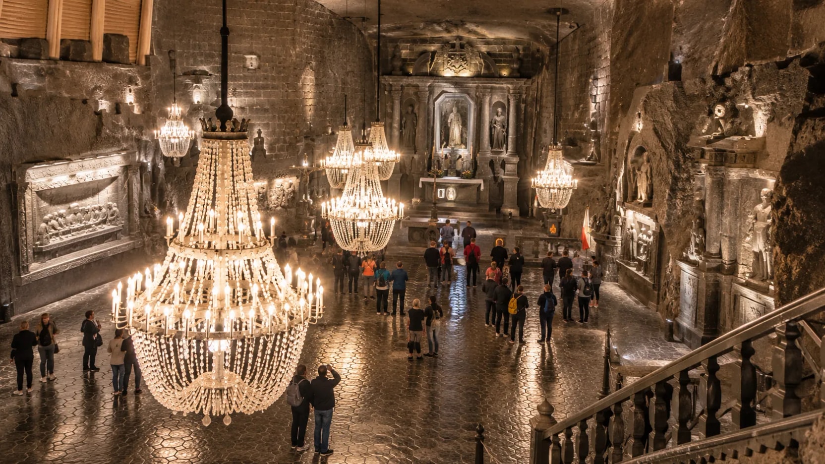 Uma capela esculpida por mineiros: conheça o percurso subterrâneo de Wieliczka